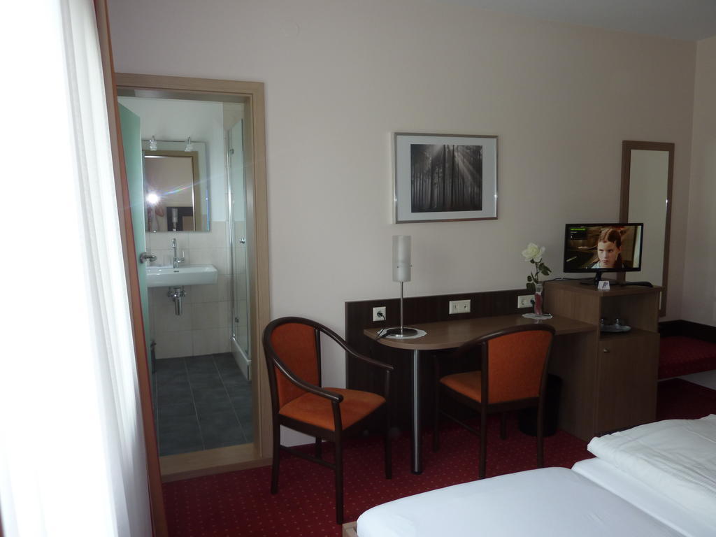 Hotel Gasthof Koenig Karl Φρόιντενσταντ Δωμάτιο φωτογραφία